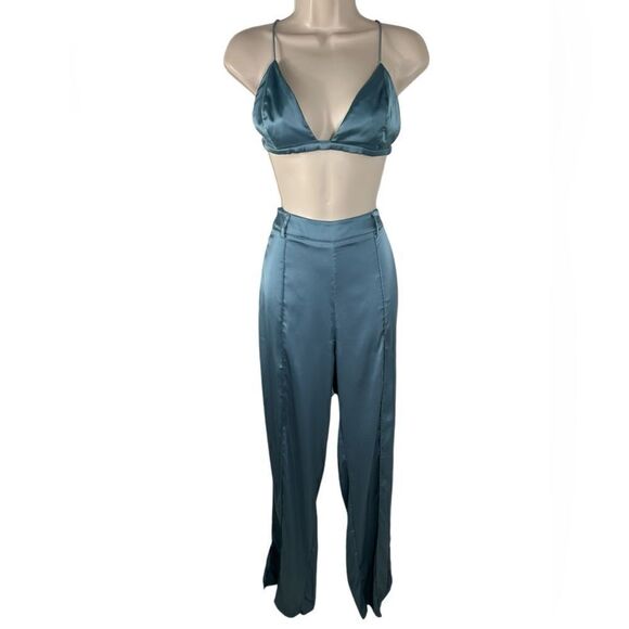 PrettyLittleThing Blue Satin Triangle Bralette & Wide Leg Trouser Set - Picture 3 of 9
